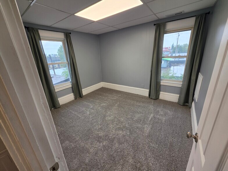Bedroom - 607 Manchester St