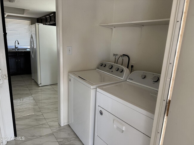 Building Photo - 2536 E Commonwealth Cir