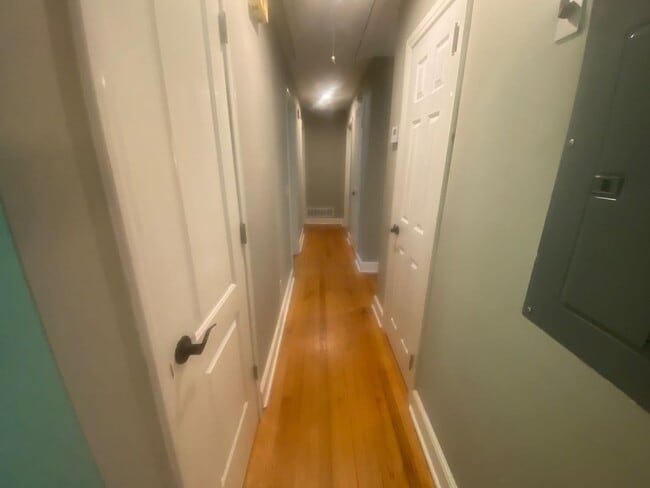 Building Photo - 1524 Alpine Dr