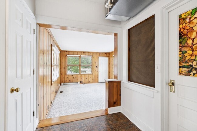 Building Photo - 1604 17th Ave S