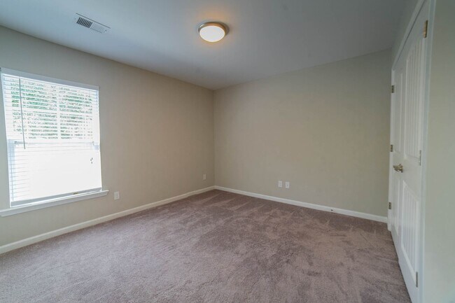 Building Photo - Available Now! ?? ?? ??!