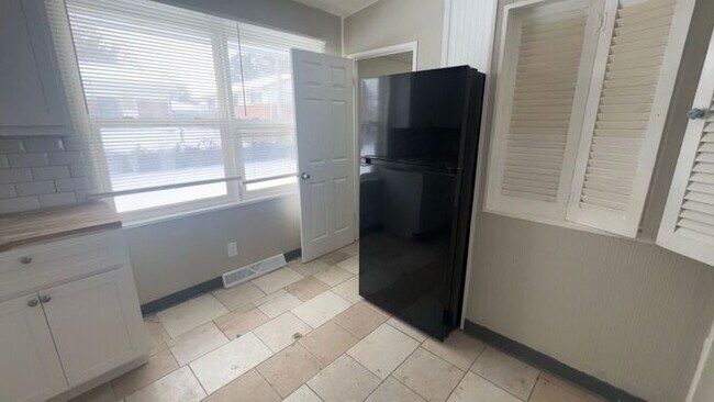 Building Photo - Spacious 3-Bedroom, 1-Bath Home in Moline Acres!