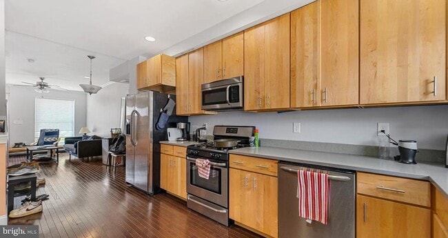 Building Photo - 647 S Belnord Ave