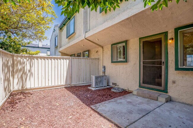 Building Photo - Spacious Condo in Santa Clara - Easy Commute!