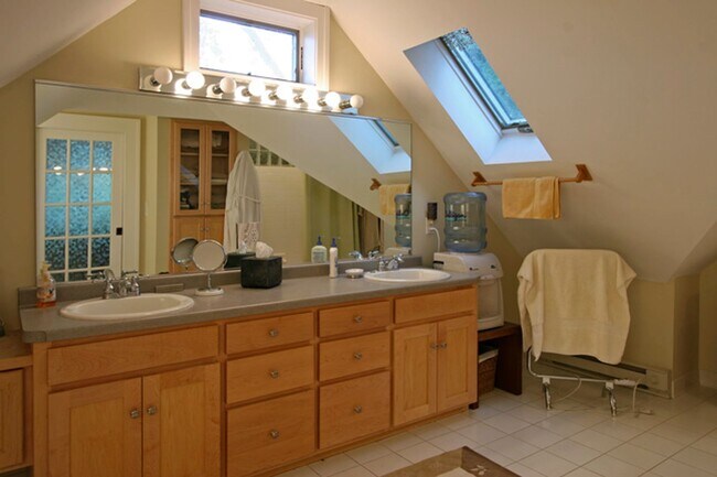 Building Photo - 3910-3912 Thomas Ave South