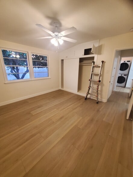 Building Photo - 13529 Burbank Blvd