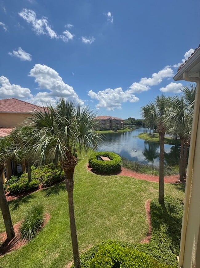Building Photo - 2 bedroom 2 bathroom Condo in Gardens at B...