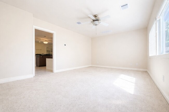 Building Photo - 3411 Clearview Cir