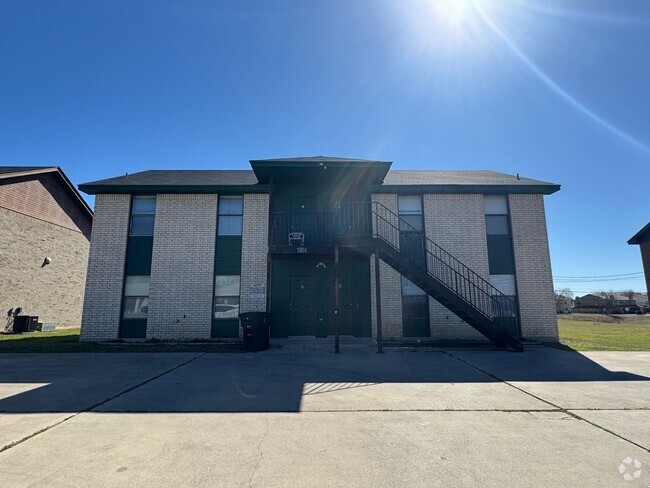 Building Photo - 1904 Windward Dr