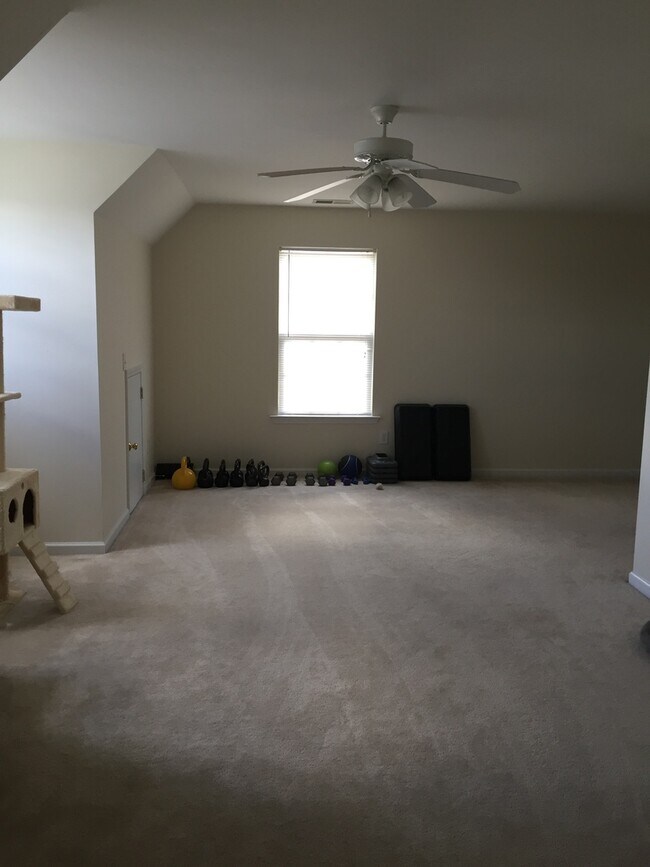 Building Photo - 3 Bedroom, 2.5 Bath Home in Bonnie Vista Community