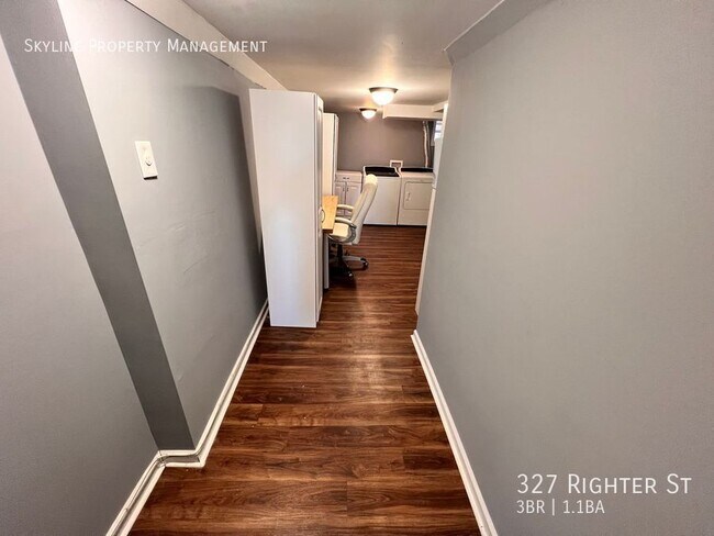 Building Photo - 327 Righter St
