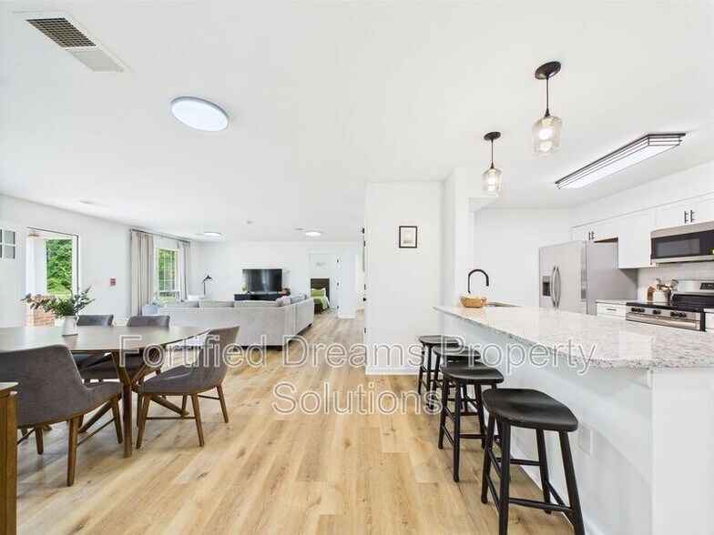 Building Photo - 355 Ransom Rd