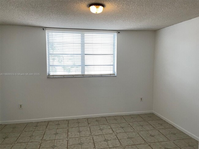 Building Photo - 1357 Collins Ave