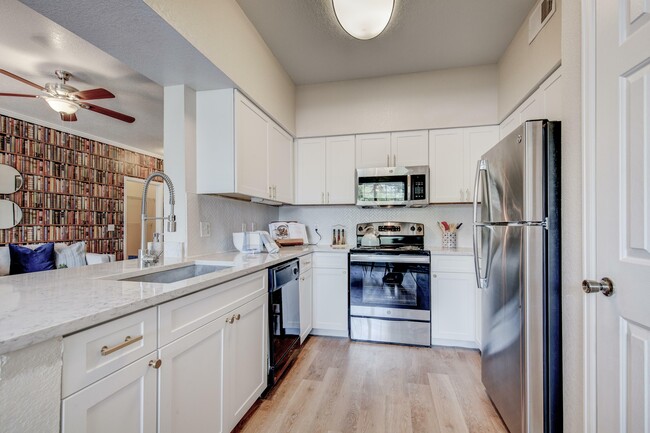 Building Photo - Westcliff