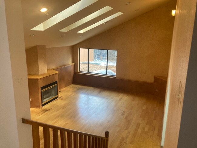 Building Photo - 405 Fir Dr