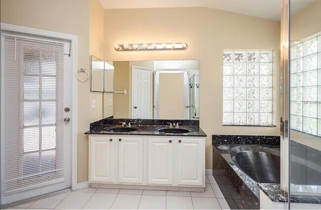 Building Photo - 12687 Waterhaven Cir