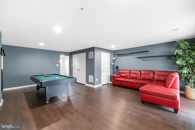 Building Photo - 5758 Barts Way