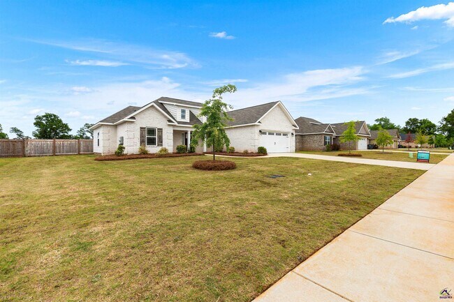 Building Photo - 241 Overton Dr