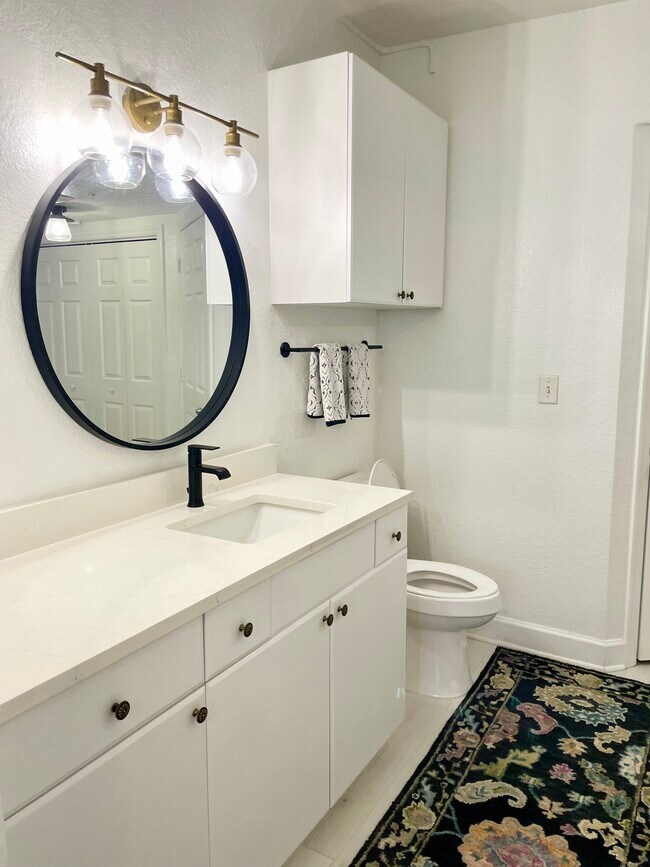 Building Photo - 304 E South St