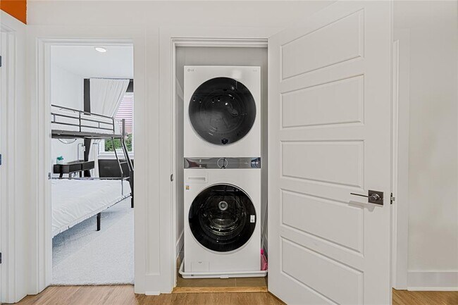 Building Photo - 1811 Webberville Rd