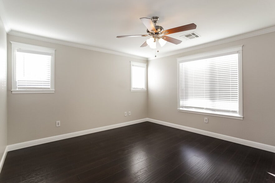 Building Photo - 9453 Grandview Spring Ave