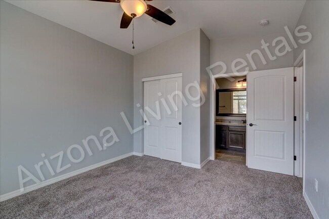 Building Photo - RV GARAGE HOME