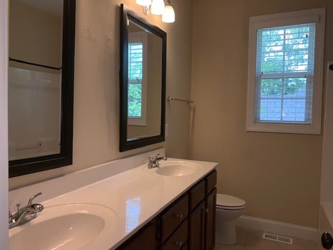 Building Photo - Adorable Ranch Home in a Great Neighborhood!