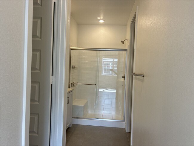 Building Photo - Modern 3-story townhouse in Ontario-MOVE-IN SPECIAL $2595 FOR FIRST 3 MONTHS!