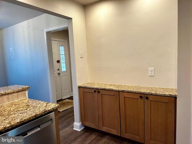 Building Photo - 18 Dundee Mews