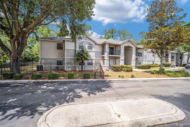 Building Photo - 3705 SW 27th St