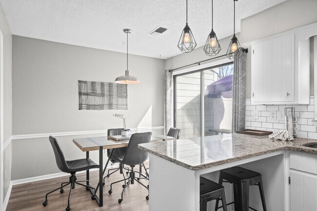 Building Photo - 405 13th Ave S