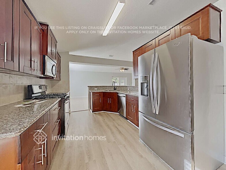 Building Photo - 1622 Hudderfield Cir W