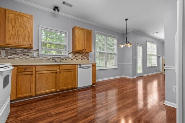 Building Photo - 2422 Temple View Dr