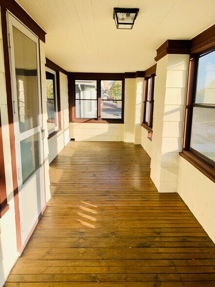Screened Porch - 111 Amherst Dr