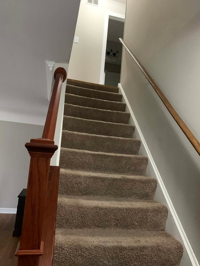 Building Photo - 6827 Hickory St