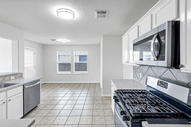 Building Photo - 4818 Plum Forest Rd