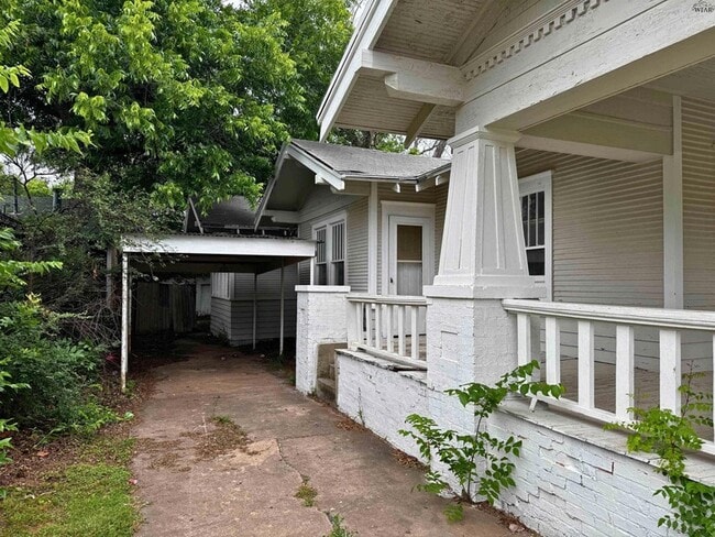 Building Photo - 1705 Pearl Ave