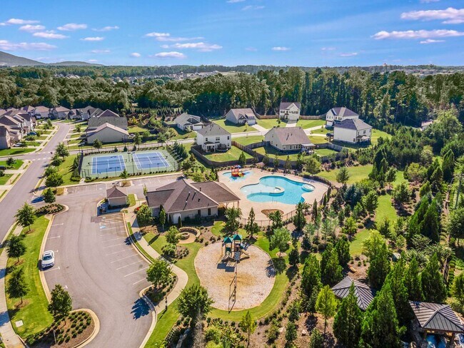 Building Photo - Like New - First Class Amenities