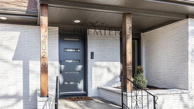 Building Photo - Stunning Remodeled 4 bedroom / 4 bath-2026...