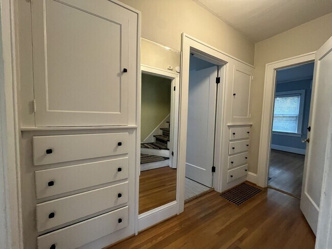 Building Photo - Charming 4-Bedroom Portland Home with Spac...