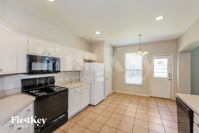 Building Photo - 5945 Iris Dr