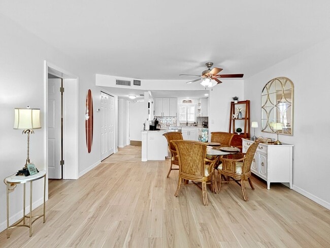 Building Photo - 4775 Cove Cir