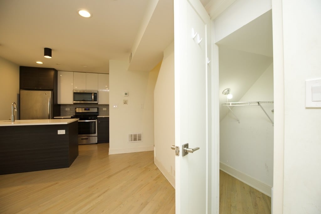 Building Photo - 843 W Grace St