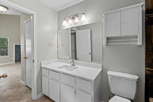 Building Photo - 2304 Klattenhoff Dr