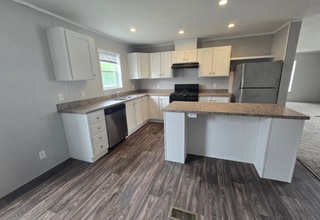 Building Photo - 725 Oak Ln