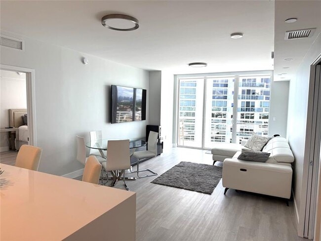 Building Photo - 2821 N Ocean Blvd