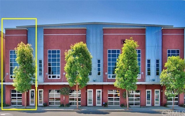 Building Photo - 940 E Civic Center Dr