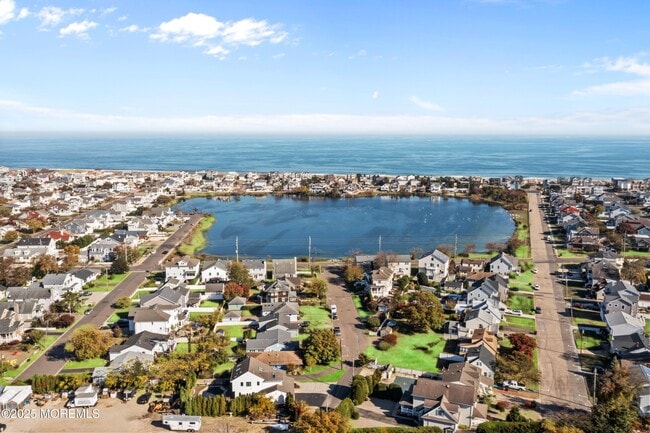 Building Photo - 633 N Manetta Dr
