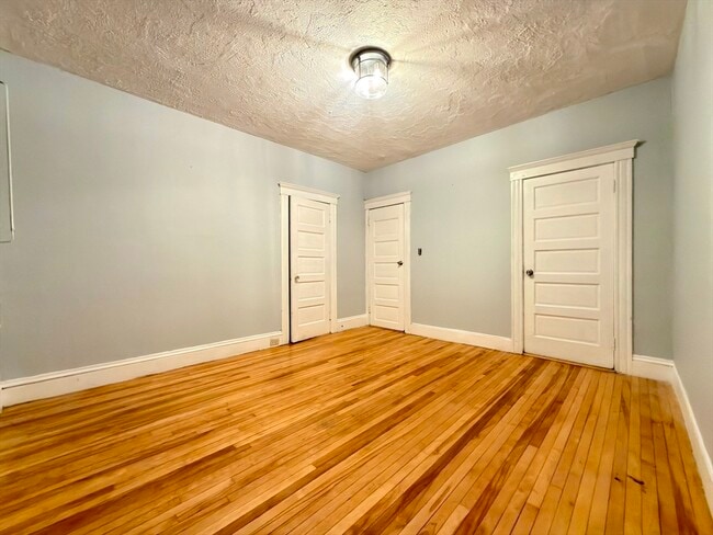 Building Photo - 90 Vernon St