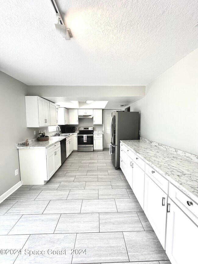 Building Photo - 245 Monaco Rd